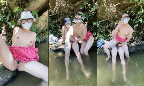 Đưa em ra bờ suối chịch mà nước lạnh quá chim anh không cứng lên được